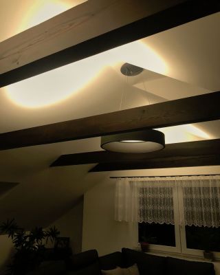 💚💙🖤 Kompletní dodávka svítidel pro podkrovní byt. Nasvícení stropu z kleštin v obývacím pokoji pomocí LED pásku. V případě...